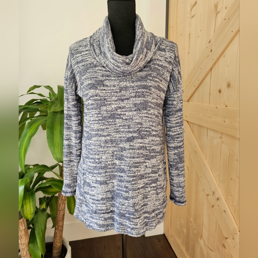 AERIE size S cowlneck sweater. Very soft - Picture 8 of 8
